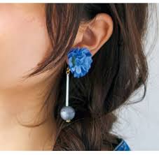 カジュアルなデニムコーデにおすすめ かわいいお花のイヤリングの作り方 アクセサリー ぬくもり アクセサリー ピアス イヤリング 花 ビーズ カジュアル デニム 造花 手作り 作り方 ハンドメイド 手芸 nukumore イヤリング 作り方 ピアスの作り方