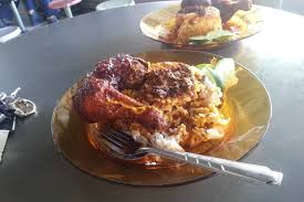 Anda juga boleh menambahkan bahan lain sesuai selera. Sarapan Nasi Kukus Ayam Goreng Berempah Cahaya Hayati