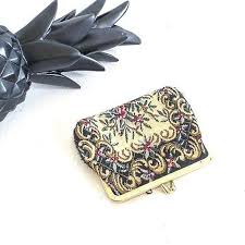 Le Porte Monnaie De Grand Maman Est En Vente Dans Mon Dressing Vinted Vintageaccessories V In 2020 Vintage Purse Vintage Accessories Eco Fashion