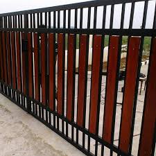 Terbaru 11+ pagar kayu teras minimalis beberapa model pagar minimalis untuk mengaplikasikan kenyamanan dengan rancangan yang lugas mungkin dapat menginspirasi kamu untuk memberikan model dan desain yang sedang trend. Daftar Harga Pagar Minimalis Graha288