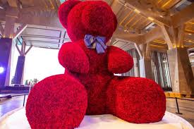 Check spelling or type a new query. 20 Foot 2 Inch Bear Made From Roses Breaks Guinness Record Upi Com