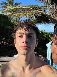 Hi, I'm 20 & single from 🇨🇦