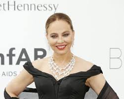 #repost @kianovnatali ・・・ cara ornella @ornellamuti tanti auguri di buon compleanno. Ornella Muti 1955 Portrait Kino De