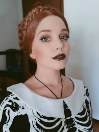 Veronica Shinn's Instagram, Twitter & Facebook