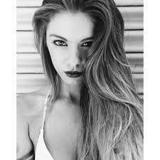 Renee Sasse's Instagram, Twitter & Facebook