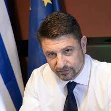 Ο νίκος χιώτογλου «υπογράφει» το νέο τραγούδι του γιάννη κότσιρα. Nikos Xardalias O Neos Genikos Grammateas Politikhs Prostasias