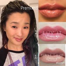 Who would have thought that purple and brown could make a gorgeous  color???? Two layers of VV and 2 layers of cocoa topped with Bougainvillea  gloss 😍