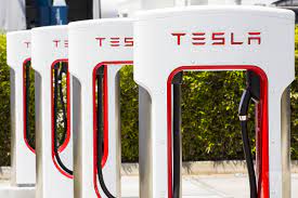 — elon musk (@elonmusk) december 21, 2020 de ser real, esta sería la primera vez que tesla pone una fecha concreta a la. New Tesla Buyers Will Have To Pay To Use Superchargers The Verge