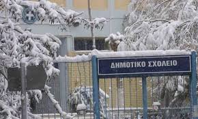 Η ηγεσία του υπουργείου παιδείας βρίσκεται ήδη σε επιφυλακή, ενώ όπως αποκάλυψε η υπουργός παιδείας νίκη κεραμέως υπάρχει σχέδιο σχετικά με την κάλυψη της ύλης για όσα σχολεία κλείνουν αλλά και για τις απουσίες των μαθητών. Poia Sxoleia 8a Parameinoyn Kleista Logw Kakokairias Ta Nea
