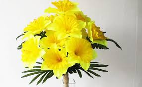 The colour also varied between purple, yellow, orange and many eye catchy colours. 7 Flowers That Are Commonly Used In Bouquets Floweraura
