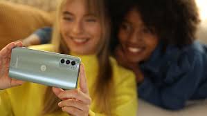 Ny Motorola Moto G62 5G koster under 2 ...