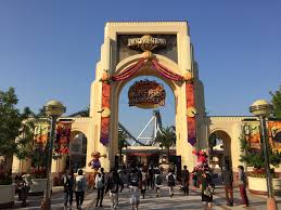 Japanese people also love going there and dressing up, so it was a treat to just walk around the park. How To Get To Universal Studios Japan Best Route By Train And Bus ä¸€æœŸä¸€ä¼š Ichigo Ichie