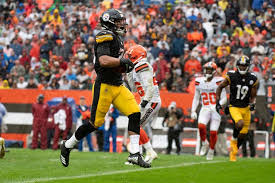 Knowing the names for different types of haircuts for men is invaluable when you're visiting the barbershop and asking your barber for a specific hairstyle. James Conner S Has Big Day In Debut As The Starter But What Is Up With That Haircut Pittsburgh Blitz