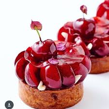 Cerises Amande Orgeat La Nouvelle Tartelette De Michaelbartocetti Colltom Au Shangrilaparis Regram Tar Patisserie Gateaux Et Desserts Idee Tarte