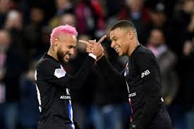 La prétention, c'est plutôt de se vanter de viser des choses qui ne sont pas du tout à ta portée, qui ne sont pas pour toi. Mbappe Nejmar I Eshe 3 Igroka Pszh Ne Sygrayut S Lejpcigom Futbol 24
