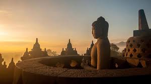 Candi borobudur ini merupakan situs purbakala indonesia yang merupakan peninggalan dari kerajaan buddha. Sejarah Candi Borobudur Dan Fakta Fakta Unik