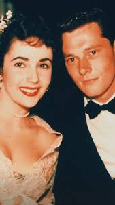 ♡ 𝓣𝓸𝓷𝔂 & 𝓕𝓵𝓸𝓻𝓮𝓷𝓬𝓮 ♡ •Newsreel footage of Tony Randall and his  wife, Florence Gibbs, taken at the premiere of the Rock Hudson film, “This  Earth is Mine,” 1959. ❤️ In 1938,