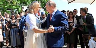 Gerhard schröder, german politician, chancellor of germany from 1998 to 2005. Putin Tanzt Auf Vielen Hochzeiten