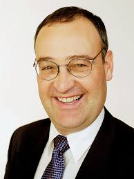 Le nouvel élu guy parmelin reprend la défense dirigé jusqu'ici par ueli maurer qui désormais est en tête des finances. File Guy Parmelin Jpg Wikimedia Commons