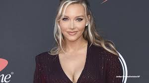 Rob gronkowski has caught more than 500 passes in his nfl career, but his biggest catch is his swimsuit model girlfriend camille kostek. Sports Illustrated Swimsuit Model Camille Kostek Gets Candid On Dating Rob Gronkowski It Just Feels Good Fox News