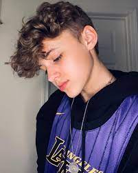 6 139 Likes 159 Comments Blake Fenton Blake Fenton On Instagram Keep Smiling Short Hair Haircuts Lesbian Hair Tomboy Hairstyles