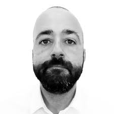 Attimi di paura a Mondello, si sente male mentre nuota: salvato in extremis