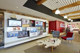 Online Banking Is Offered Along With A Coffee Service And Kiosks Also Provide Access To Social Media Bank Interior Design Branch Design Retail Interior Design