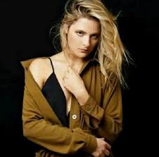 Se flere idéer til skuespiller, diane keaton, meryl streep. Louisa Gummer