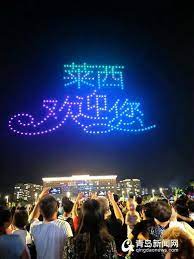 为庆祝青岛这所高校成立300架无人机夜空秀表演 concert big
