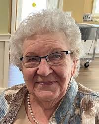 Ellen Gunderson's Instagram, Twitter & Facebook