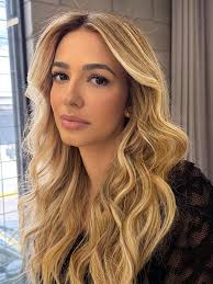 Débora Cortes. “Temos serviço completo, com tudo o que você precisa para se  sentir ÚNICA 🤌🏻❤️