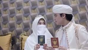 Ia merupakan anak kedua dari lima bersaudara dan. Putra Arifin Ilham Alvin Larissa Chou Sepakat Berpisah Dan Meminta Maaf Seleb Tempo Co