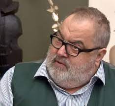 Periodista y escritor argentino, jorge lanata es conocido por su gran trabajo en el periodismo de investigación, su humor ácido y su trabajo para televisión y documentales. Jorge Lanata Wikipedia