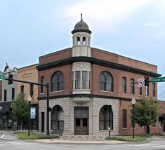 Carter Law Office Was Originally The Hartwell Bank And Later Homer Herndon S Drug Store At One Time The Hart County Library House Styles Hart County Hartwell