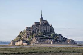 Mont saint michel (often written mont st michel, with other variations) is a small unesco world heritage site located on an island just off the coast of the region of lower normandy in northern france. Mont Saint Michel Chiennormandie Urlaub Mit Hund In Der Normandie
