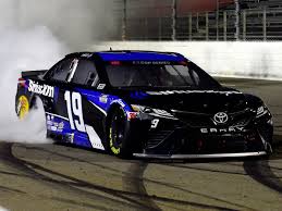 How do drivers get enticed to sit behind the wheel and put it all on the line? Martin Truex Jr Wins Under The Lights At Martinsville Accesswdun Com