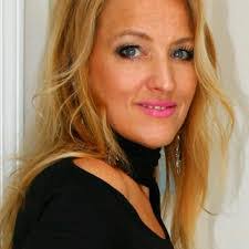 Carla Looney's Instagram, Twitter & Facebook