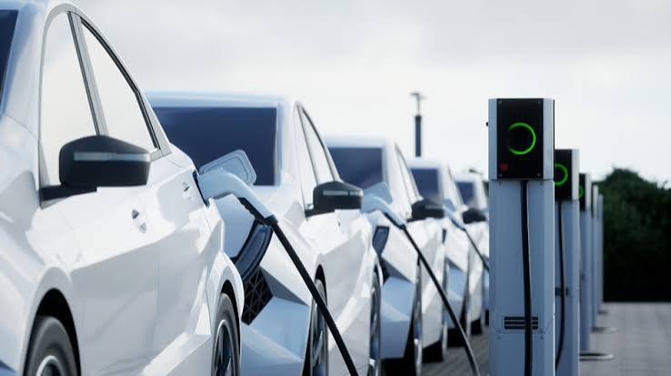 Elektrikli Otomobiller Bir Gecede Neden Uçuşa Geçti? İşte Bilmeniz Gerekenler