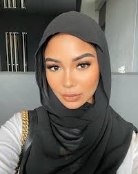 Biodata Tyra Kamaruzzaman, Founder BeauTyra Yang Kahwin Bersuamikan Emran  Rijal