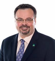 Denis Marion du comité Fais ta marque, Claude Ferron dir. adj. du nouveau  centre de détention et Jean-Marc Lebeau l'étât du lac St-Pierre