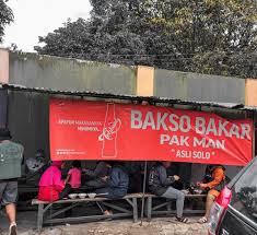 Jul 03, 2015 · hostel ini dekat dengan fasilitas publik, seperti universitasmuhamadiyah malang, rumah sakit dr. Kulineran Di Bakso Bakar Pak Man Kota Malang Heydayat Com