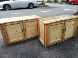 Keduanya ini punya perbedaan yang signifikan. Dekorasi Perabot Kayu Pallet Tak Kurang Cantiknya