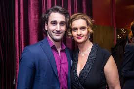 Kovács adrián szervező peller anna és janza kata a tatai újévi musical esten adta elő a mein herr c. Janza Kata Egyutt Forgat Szerelmevel Habostorta Hu