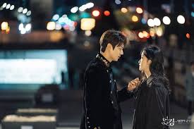 The three photographs shared by the south korean actor were captured at a seashore. Deretan Foto Terbaru Lee Min Ho Di The King Eternal Monarch