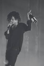 I Don T Wanna Be Your Friend I Wanna Kiss Your Lips The 1975 Pin By Rae On Art In 2020 The 1975 Matt Healy Matt Healy Tumblr