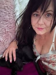 Rosie Patton's Instagram, Twitter & Facebook