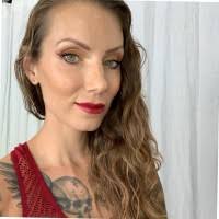 Kristen Randall's Instagram, Twitter & Facebook