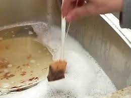 Elle Met Un Sachet De The Dans La Vaisselle Sale Des Que Vous Savez Pourquoi Vous Allez Le Faire Tout De Suite Sachet De The Oeufs En Chocolat Recette