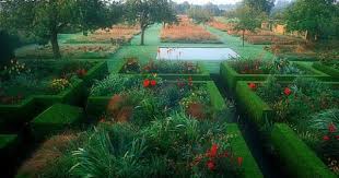 Un Jardin Etonnant Romantique Et Merveilleux Belle Belle Belle Normandie Jardins Jardin Mediterraneen Jardin Moderne