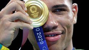 A atleta que consquistou duas medalhas para a ginástica artística feminina levará a bandeira do brasil na cerimônia de encerramento. 5xd8jdzgx9dhbm